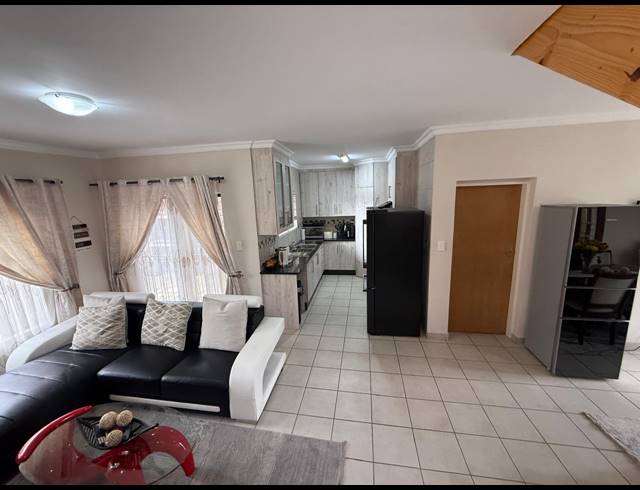 3 BEDROOM TOWNHOUSE FOR SALE IN WATERVAL EAST